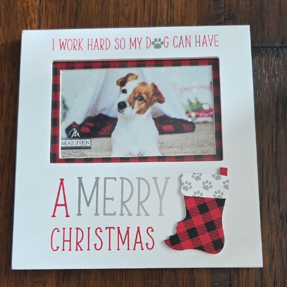 ✨️5/$30 Malden White and Red Christmas Dog Picture Frame